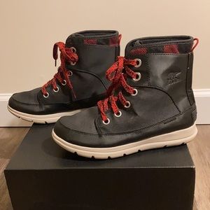 Sorel boot: Black with red and black plaid laces
